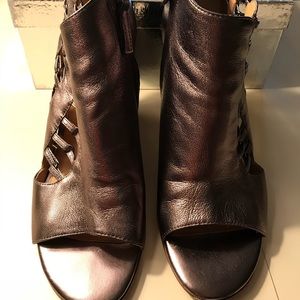 Kelsi Dagger bronze leather metal accent wedges